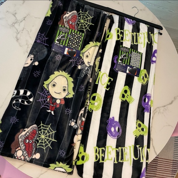 π€πͺ² BEETLEJUICE SOFT PLUSH THROWS πͺ²π€ - Picture 5 of 7